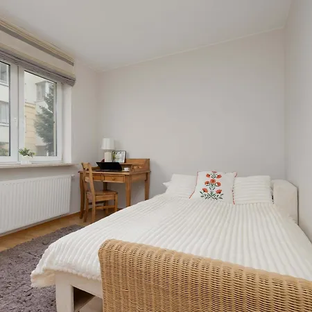 Near Oncology Center, Novum, Ursynow Arena & Kabaty Forest By Renters * Varşova