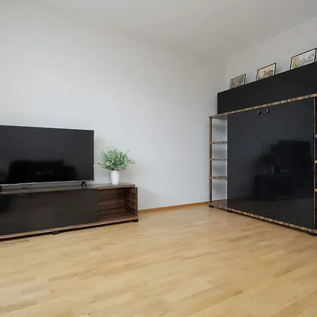 Near Oncology Center, Novum, Ursynow Arena & Kabaty Forest By Renters *