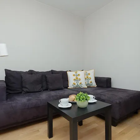 Near Oncology Center, Novum, Ursynow Arena & Kabaty Forest By Renters *