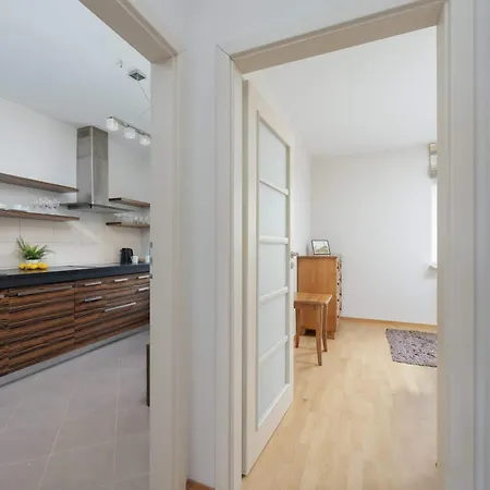 Near Oncology Center, Novum, Ursynow Arena & Kabaty Forest By Renters *