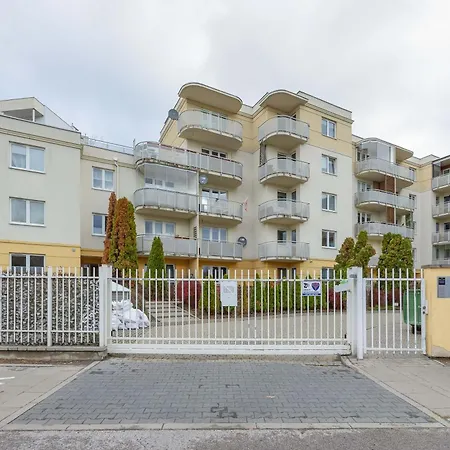 Appartement Near Oncology Center, Novum, Ursynow Arena & Kabaty Forest By Renters Warschau