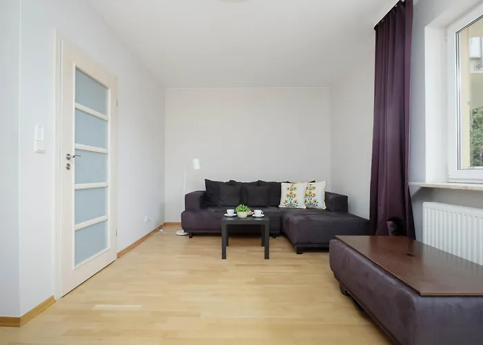 Near Oncology Center, Novum, Ursynow Arena & Kabaty Forest By Renters Lägenhet *