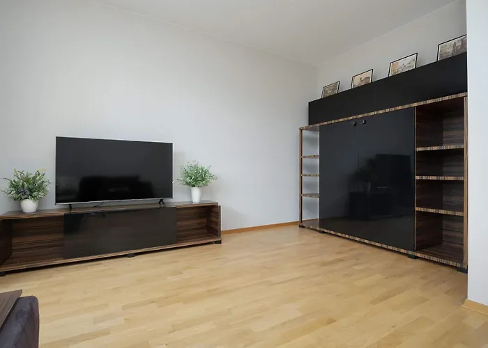 Near Oncology Center, Novum, Ursynow Arena & Kabaty Forest By Renters *