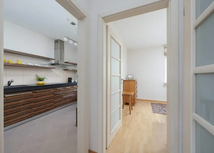 Near Oncology Center, Novum, Ursynow Arena & Kabaty Forest By Renters *