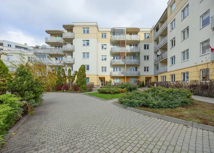 Near Oncology Center, Novum, Ursynow Arena & Kabaty Forest By Renters Lägenhet *