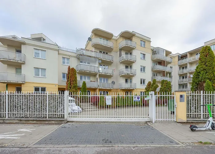 Lägenhet Near Oncology Center, Novum, Ursynow Arena & Kabaty Forest By Renters Warszawa