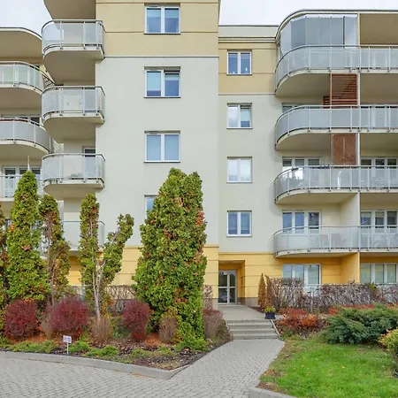 Near Oncology Center, Novum, Ursynow Arena & Kabaty Forest By Renters *
