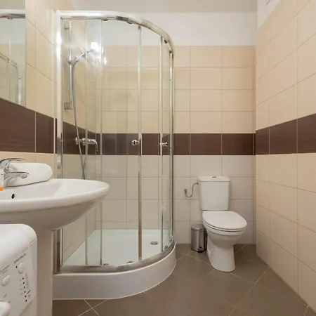 Near Oncology Center, Novum, Ursynow Arena & Kabaty Forest By Renters 华沙