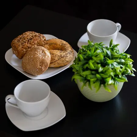 Near Oncology Center, Novum, Ursynow Arena & Kabaty Forest By Renters 公寓