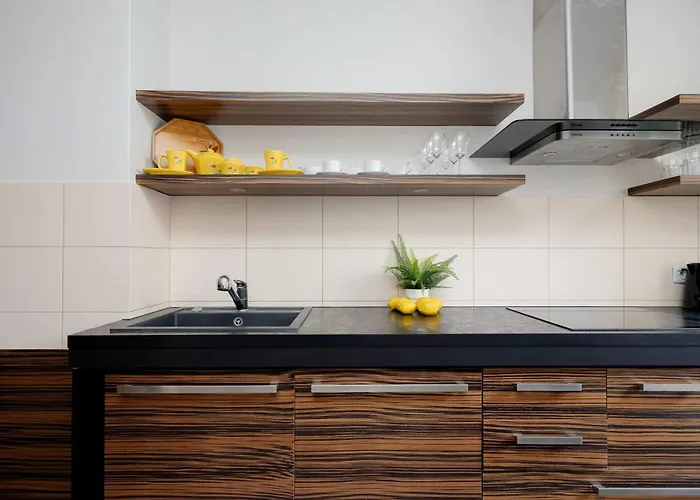 Near Oncology Center, Novum, Ursynow Arena & Kabaty Forest By Renters *